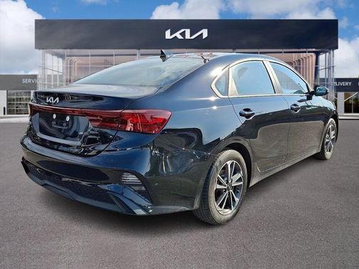 Aurora Black Pearl 2023 Kia Forte LXS