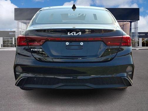Aurora Black Pearl 2023 Kia Forte LXS