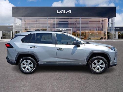 Silver Sky Metallic 2019 Toyota RAV4 LE