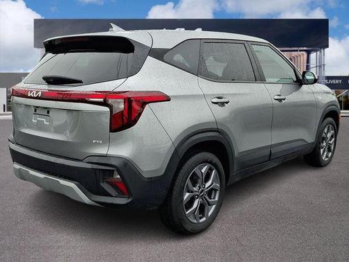 Steel Gray 2024 Kia Seltos LX