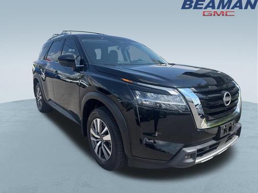 2023 Nissan Pathfinder SL FWD