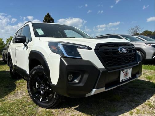Crystal White Pearl 2025 Subaru Forester Wilderness