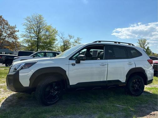 Crystal White Pearl 2025 Subaru Forester Wilderness