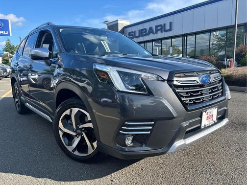 Magnetite Gray Metallic 2024 Subaru Forester Touring