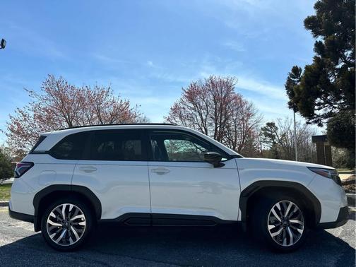 Crystal White Pearl 2025 Subaru Forester Touring