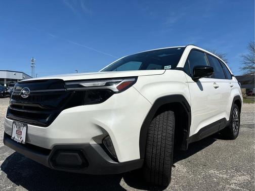 Crystal White Pearl 2025 Subaru Forester Touring