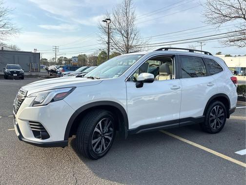 Crystal White Pearl 2023 Subaru Forester Limited