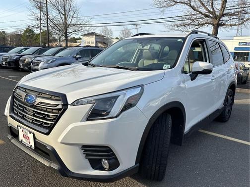 Crystal White Pearl 2023 Subaru Forester Limited