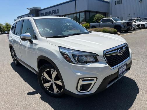 Crystal White Pearl 2020 Subaru Forester Touring