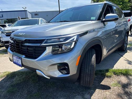 Steel Gray 2024 Kia Seltos S