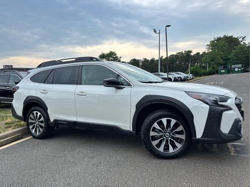 Crystal White Pearl 2024 Subaru Outback Limited