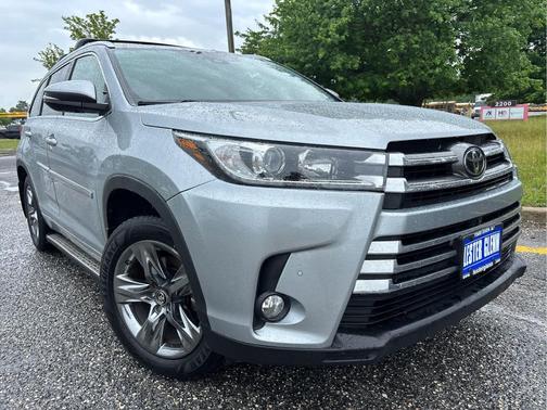 Celestial Silver Metallic 2017 Toyota Highlander Limited Platinum