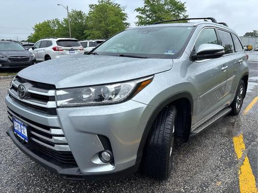 Celestial Silver Metallic 2017 Toyota Highlander Limited Platinum