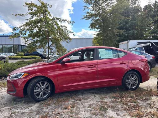 2017 Hyundai ELANTRA SE