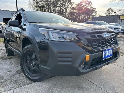 Crystal Black Silica 2023 Subaru Outback Wilderness