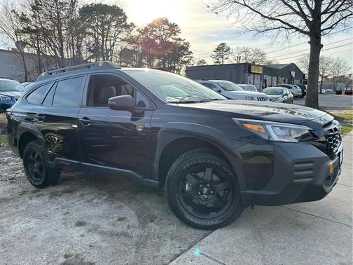 Crystal Black Silica 2023 Subaru Outback Wilderness