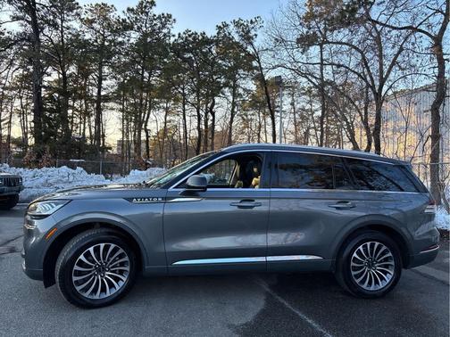 2022 Lincoln Aviator Standard AWD