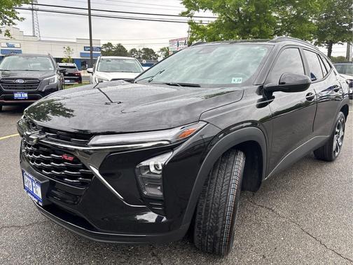 Mosaic Black Metallic 2025 Chevrolet Trax FWD 2RS
