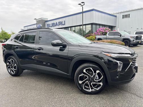 Mosaic Black Metallic 2025 Chevrolet Trax FWD 2RS