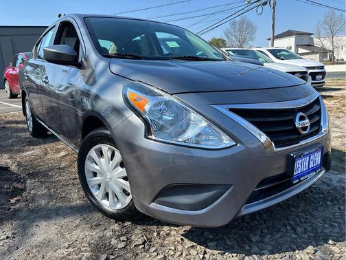 Gun Metallic 2019 Nissan Versa 1.6 SV