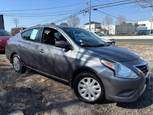 Gun Metallic 2019 Nissan Versa 1.6 SV