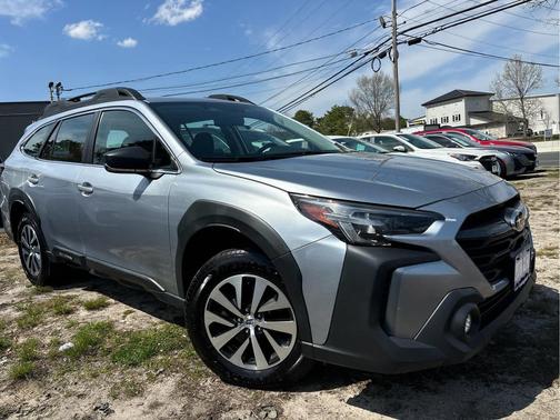 Ice Silver Metallic 2024 Subaru Outback Base