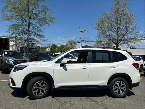 Crystal White Pearl 2024 Subaru Forester Premium