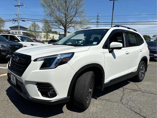 Crystal White Pearl 2024 Subaru Forester Premium