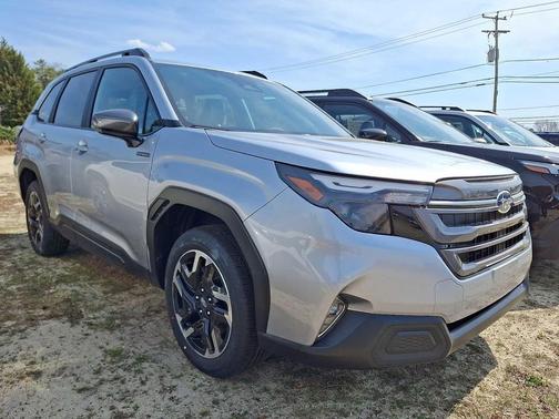 ICE SILV MET 2026 Subaru Forester Hybrid Premium