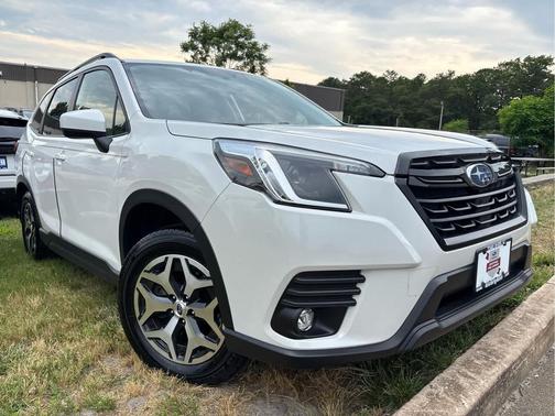 Crystal White Pearl 2024 Subaru Forester Premium