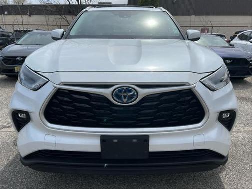 2022 Toyota Highlander Hybrid XLE