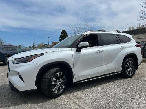2022 Toyota Highlander Hybrid XLE