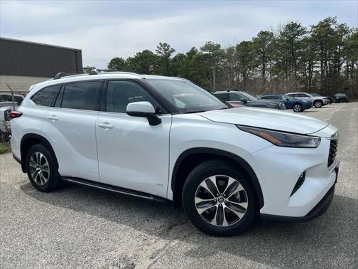 2022 Toyota Highlander Hybrid XLE