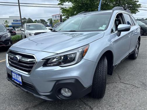 Ice Silver Metallic 2018 Subaru Outback 2.5i Limited