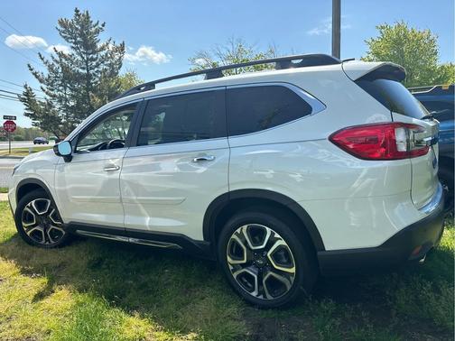 Crystal White Pearl 2024 Subaru Ascent Touring 7-Passenger
