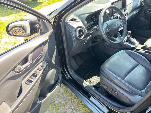 Ultra Black 2022 Hyundai KONA Limited