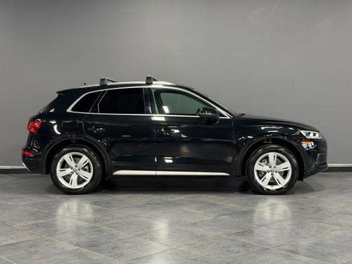 Mythos Black Metallic 2019 Audi Q5 2.0T Premium Plus