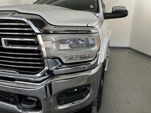 2019 RAM 2500 Laramie Crew Cab 4x4 6'4' Box