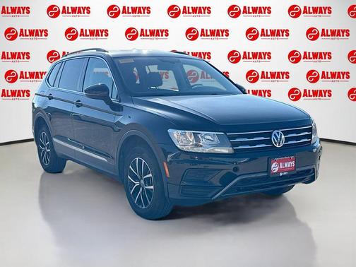 Deep Black Pearl 2021 Volkswagen Tiguan 2.0T SE