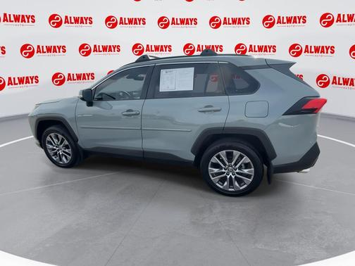 2022 Toyota RAV4 XLE Premium