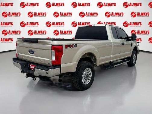 WHITE GOLD 2017 Ford F-250 XLT