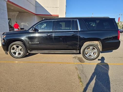 2017 Chevrolet Suburban LT
