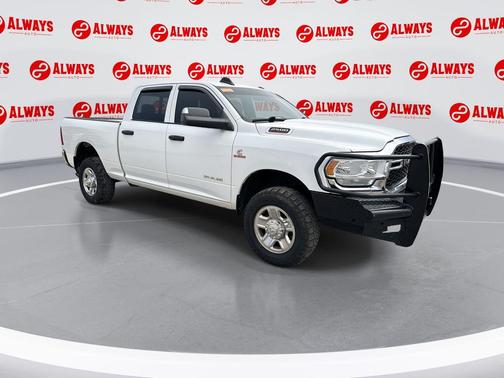 2022 RAM 2500 Tradesman Crew Cab 4x4 6'4' Box