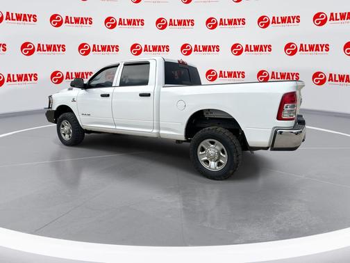 2022 RAM 2500 Tradesman Crew Cab 4x4 6'4' Box