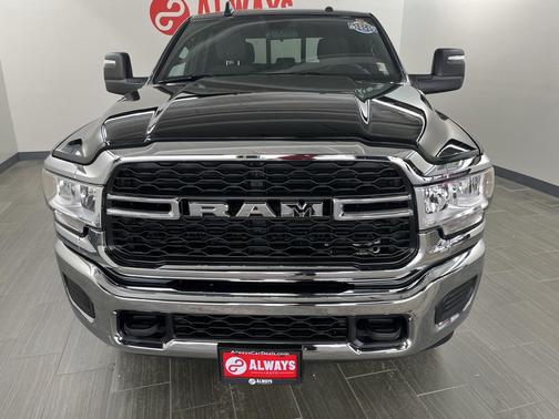 2024 RAM 2500 Tradesman Crew Cab 4x4 6'4' Box