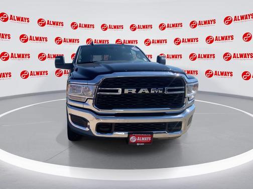 2024 RAM 2500 Tradesman Crew Cab 4x4 6'4' Box