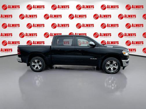 Diamond Black Crystal Pearlcoat 2023 RAM 1500 Laramie