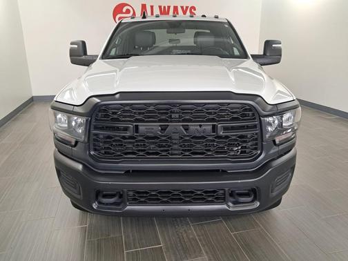 2023 RAM 3500 Tradesman Crew Cab 4x2 8' Box