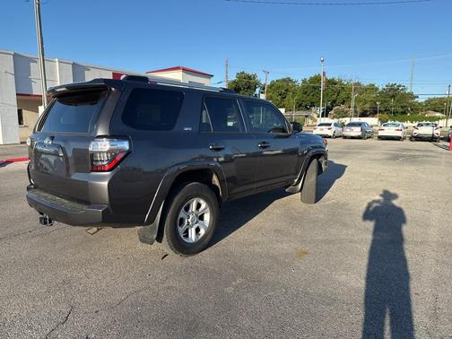 2022 Toyota 4Runner SR5
