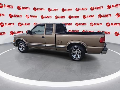 2002 Chevrolet S-10 Base